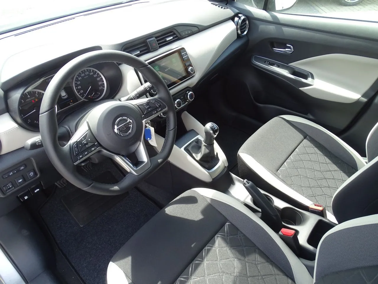 Nissan Micra IG-T 92 N-Design Navi...  Image 7