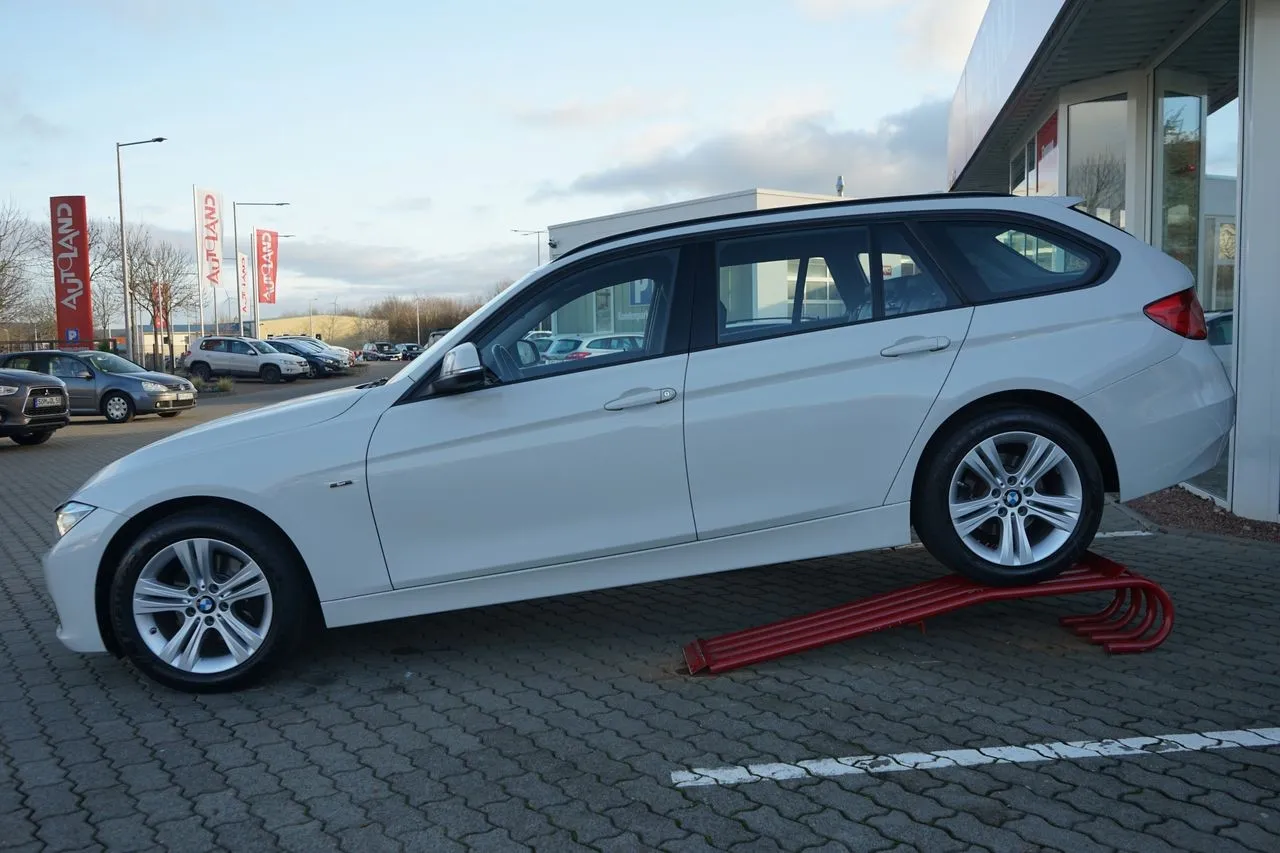 BMW 3er Reihe 320d Touring xDrive...  Image 2