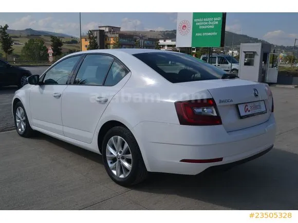 Skoda Octavia 1.6 TDI Style Image 8