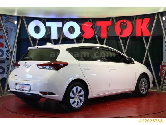 Toyota Auris 1.33 Life Image 4